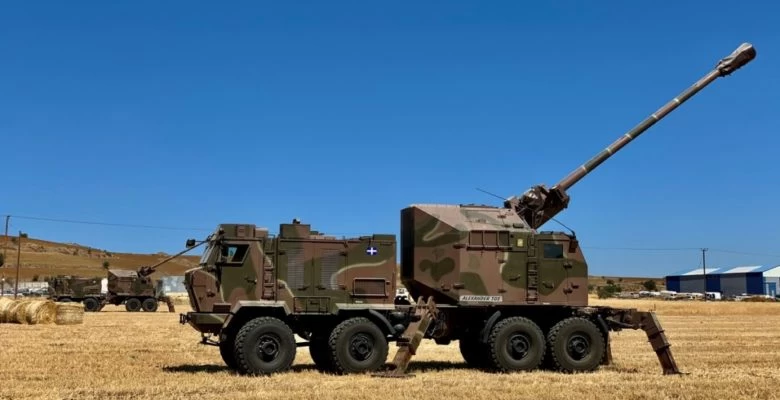 Σε παράταξη τα πυροβόλα ΝORA Alexander TGS της Ε.Φ-Έτοιμα είναι ανοίξουν πύρ